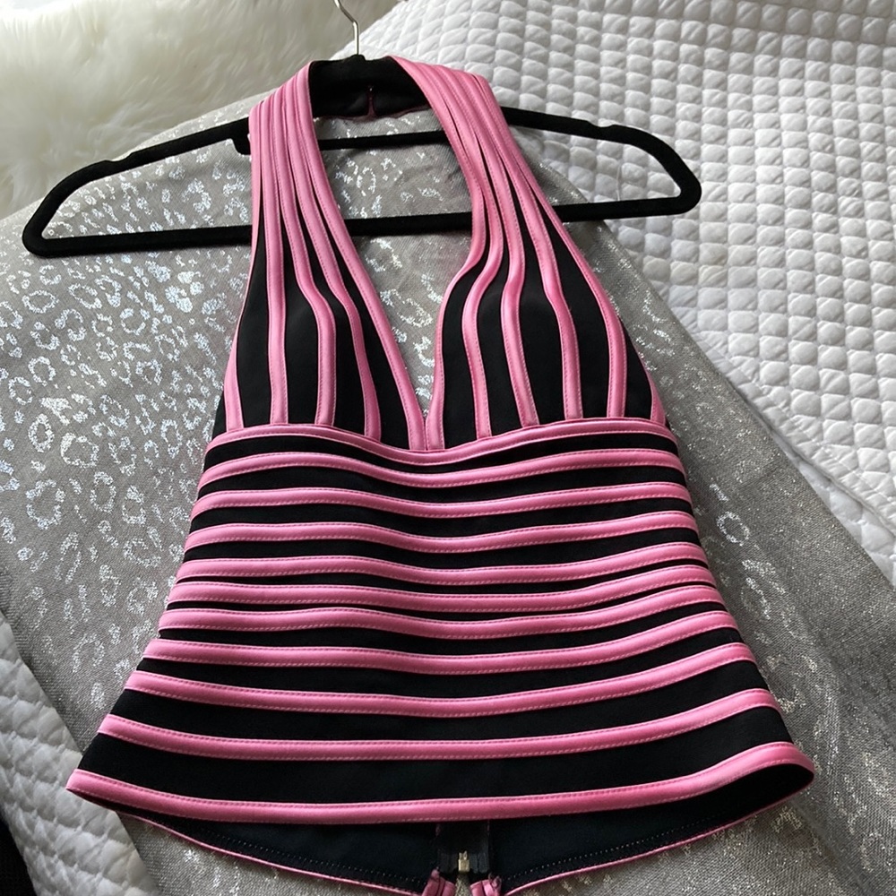 Cache size 2 Halter top. Pink and black. Solid construction